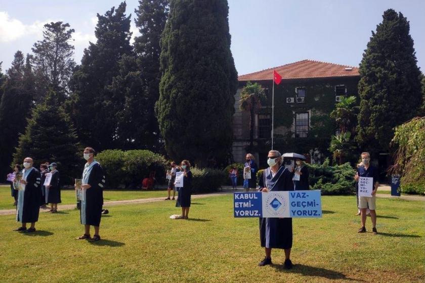 Boğaziçi Üniversitesi akademisyenleri rektörlüğe sırtını çevirdi