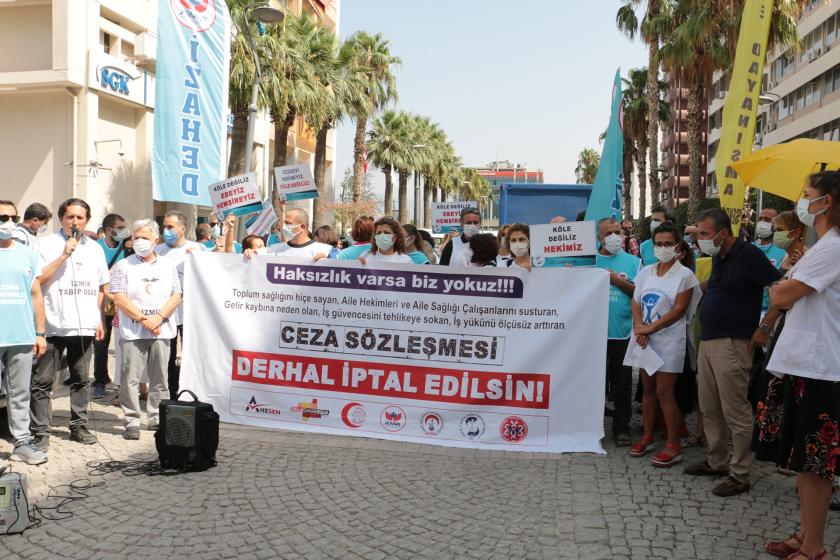 İzmir’de sağlık emekçileri temmuzda yürürlüğe Aile Hekimliği Sözleşme ve Ödeme Yönetmeliği’ne karşı basın açıklaması yaparak sözleşmenin derhal iptal edilmesini talep etti.