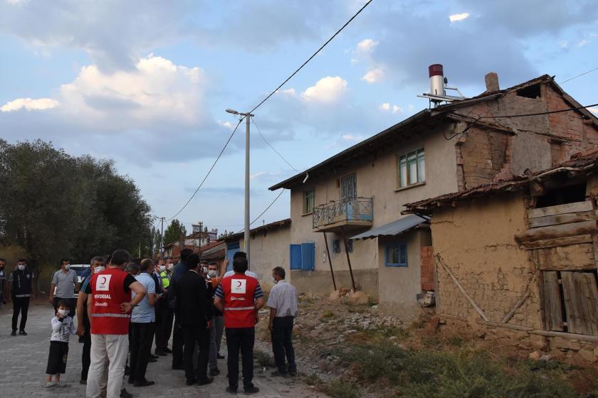 Kütahya'da deprem sonrası inceleme yapan ekipler