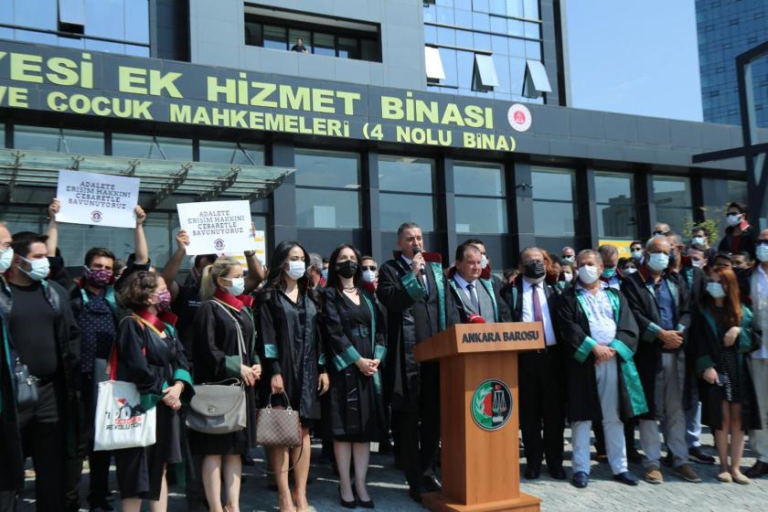 Ankara Barosu yeni adli yıl açılışında başkentteki böünmüş adliyeler sorununa tepki gösterdi. 