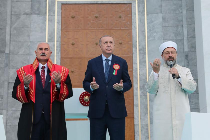 Yargıtay Başkanı, Erdoğan ve Diyanet İşleri Başkanı dua ediyor