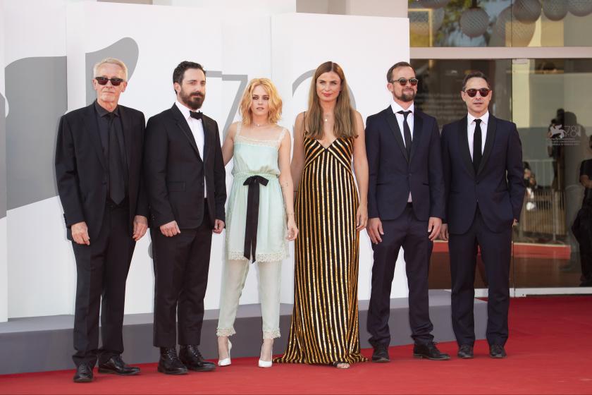 Paul Webster (solda), Pablo Larraín (sol 2), Kristen Stewart (sol 3), Janine Jackowski (sağ 3), Jonas Dornbach (sağ 2),  Juan de Dios Larraín (sağda) 