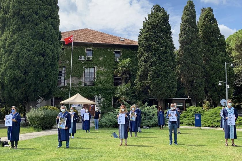 Boğaziçi Üniversitesi akademisyenleri rektörlüğe sırtını çevirdi