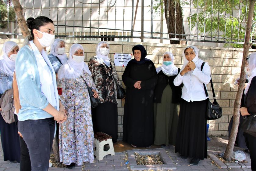 Barış anneleri Emine Şenyaşarı ziyaret etti