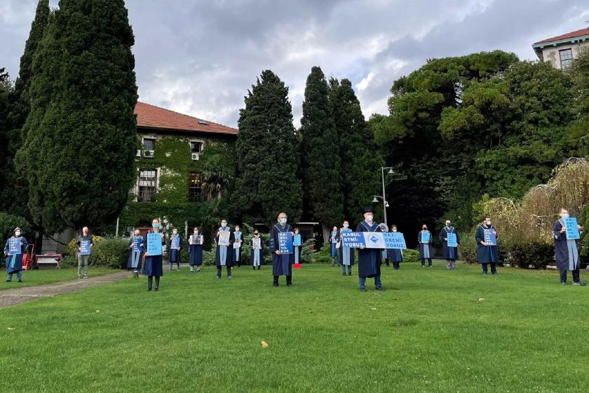 Boğaziçi Üniversitesi Akademisyenleri, 176 kez Rektörlük binasına sırt döndü