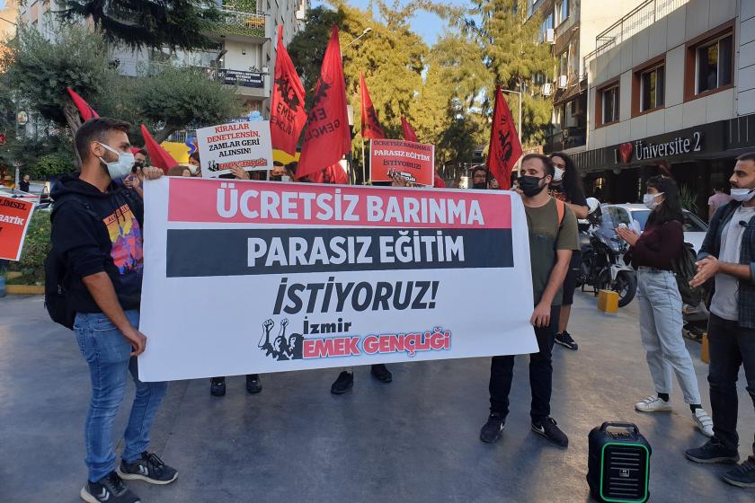 İzmir Emek Gençliğinin eğitim ve barınma hakkı ile ilgili yaptığı açıklamadan bir fotoğraf