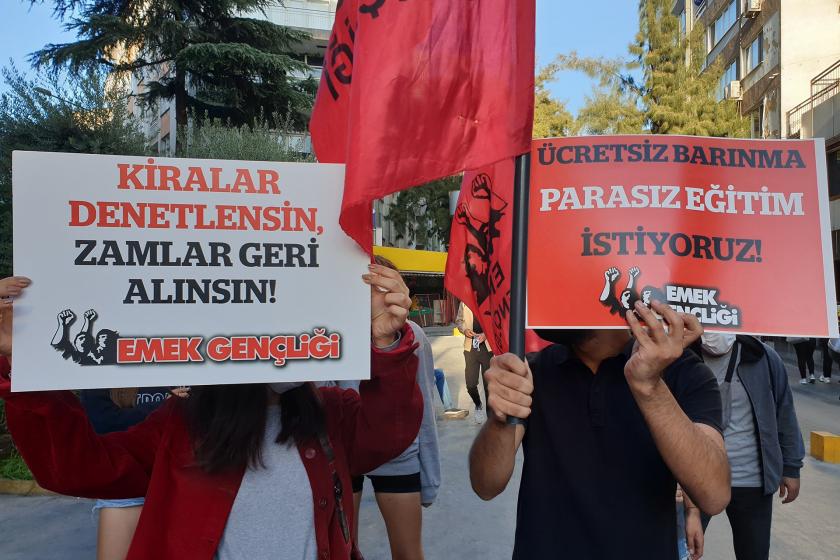 Emek Gençliği üyesi gençlerin parasız eğitim ve ücretsiz barınma talep ettikleri eylemden bir fotoğraf.