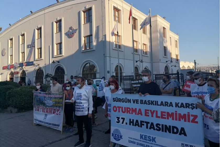 BTS İzmir Şubesi baskı ve sürgünlere karşı Alsancak Gar önünde oturma eylemi yaptı 