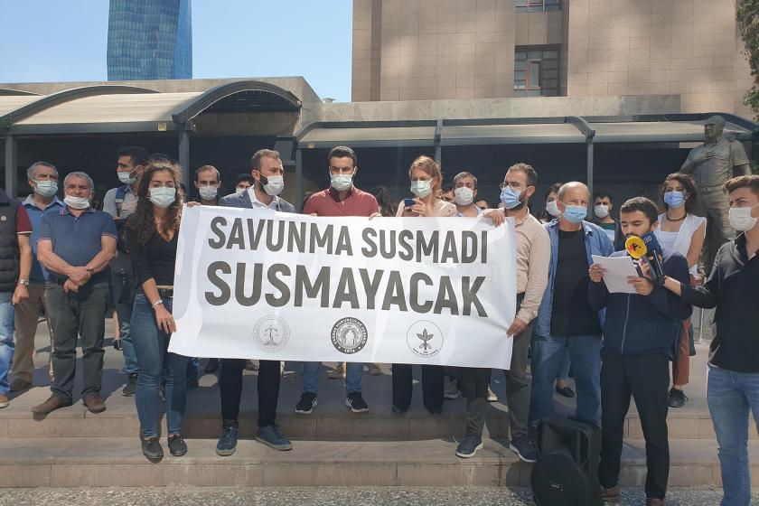 İzmir'de avukatlar açıklama yaptı