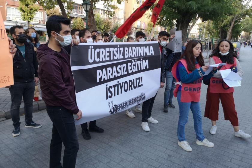 Eskişehir Emek Gençliği üyelerinin basın açıklamasından bir fotoğraf.