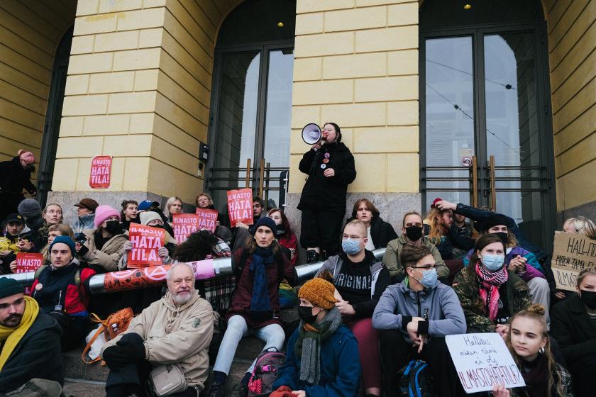  Helsinki'de çevre savunucuları hükümet binası önünde eylem yaptı