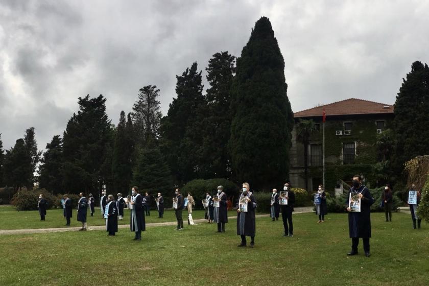 Boğaziçi Üniversitesi akademisyenleri rektörlüğe sırtını çevirdi