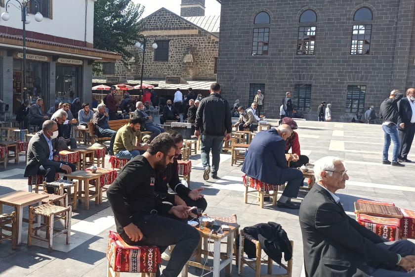 Yurttaşlar Diyarbakır'da tezkere kararını Evrensel'e değerlendirdi.