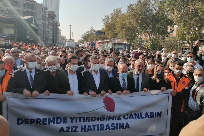 İzmir depreminde hayatını kaybedenler anıldı