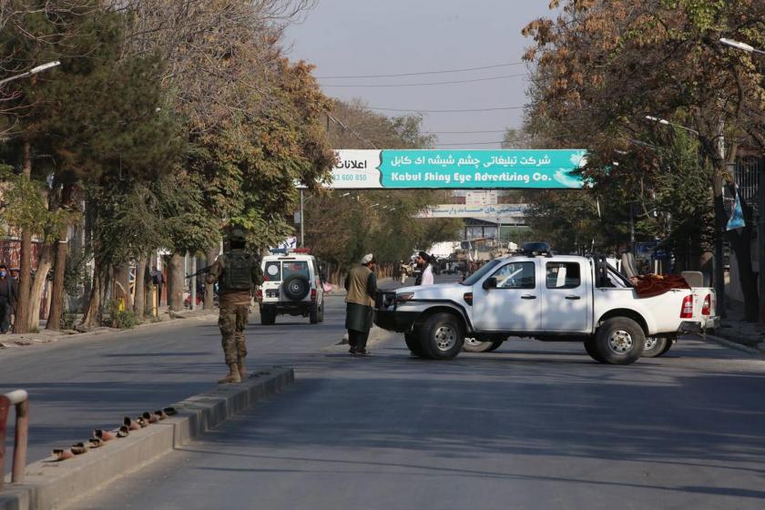 Taliban üyeleri Serdar Muhammed Davud Han Hastanesinin giriş ve çıkışlarını kapattı