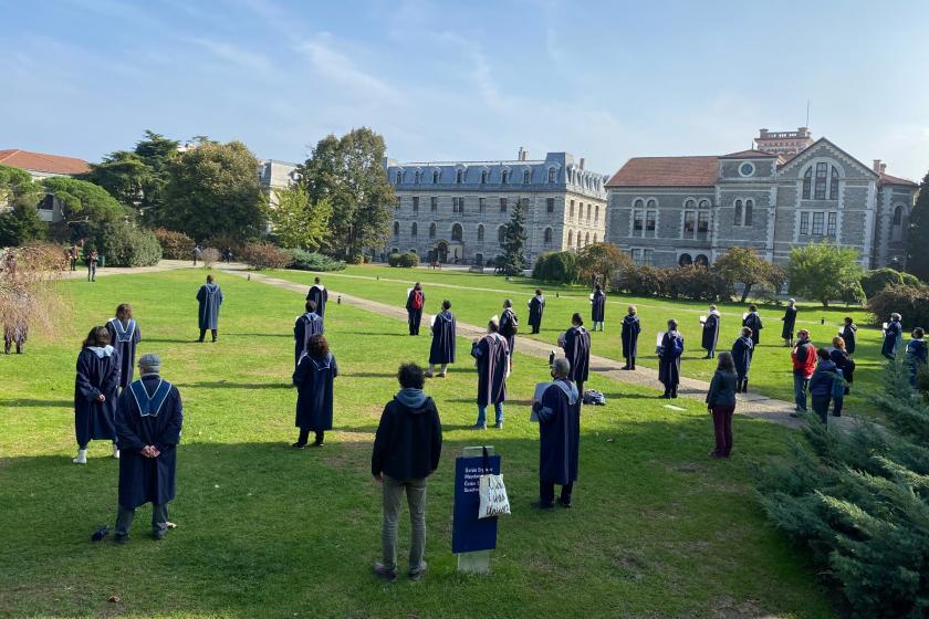 Boğaziçi Üniversitesi akademisyenleri 202’nci kez sırtlarını rektörlüğe döndü