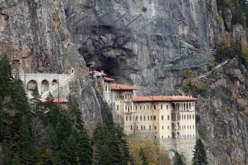 Sümela Manastırı, üstü tellerle korumaya alınmış