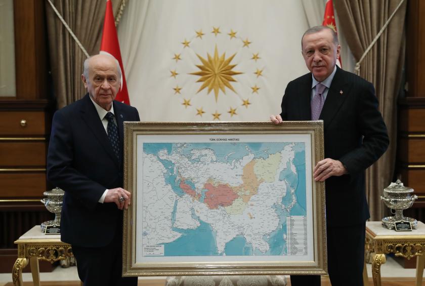 Cumhurbaşkanı Recep Tayyip Erdoğan, MHP Genel Başkanı Devlet Bahçeli'yi Cumhurbaşkanlığı Külliyesi'nde kabul etti.