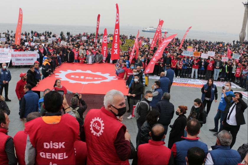 DİSK Ege Bölge Temsilciliği ve İzmir Şubeleri, ekonomik kriz ve yapılan zamlarla birlikte işçi emekçilerin geçim sorunu yaşadığını ifade ederek, gelir ve vergide adalet talebiyle 'Geçinemiyoruz' diyerek kitlesel basın açıklaması yaptı. Eyleme binlerce işçi katılırken, asgari ücret için bir günlük genel grev çağrısı yapıldı.  