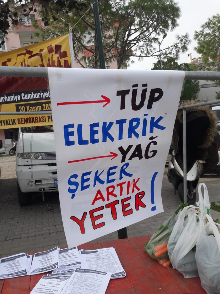 Tüp elektrik  yağ şeker artık yeter yazılı döviz