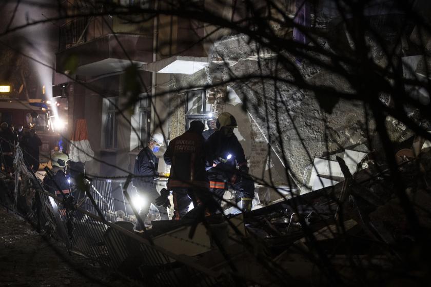 Ankara'da patlama yaşanan binada arama kurtarma çalışmaları 