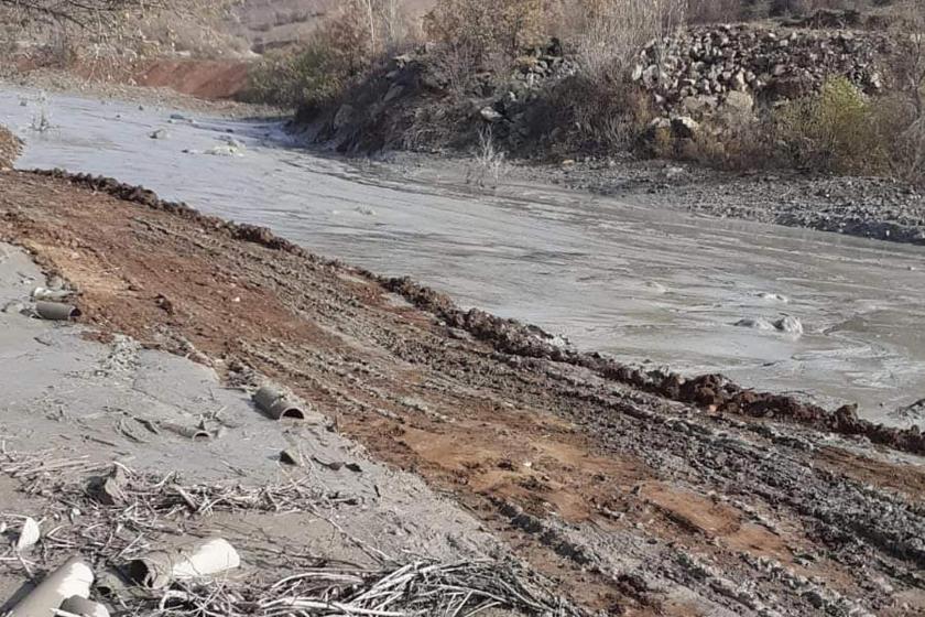 Şebinkarahisar'da çevreye yayılan kimyasal atık