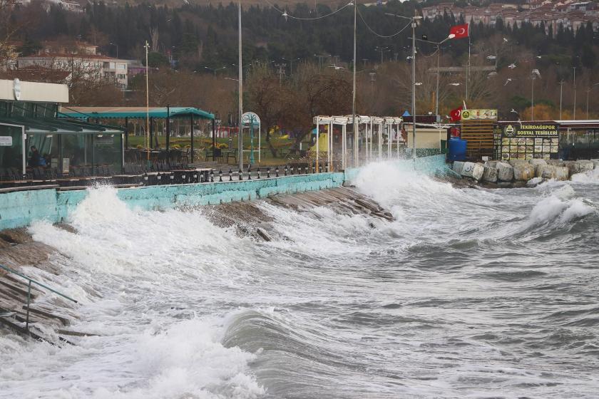 Lodos nedeniyle yükselen dalgalar