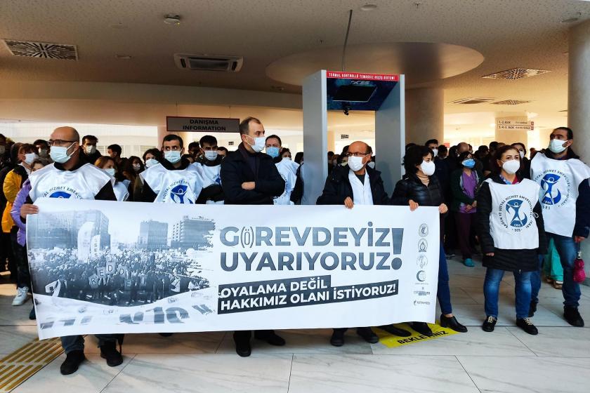 Okmeydanı Hastanesinde greve çıkan sağlık emekçileri: Oyalama değil, hakkımız olanı istiyoruz