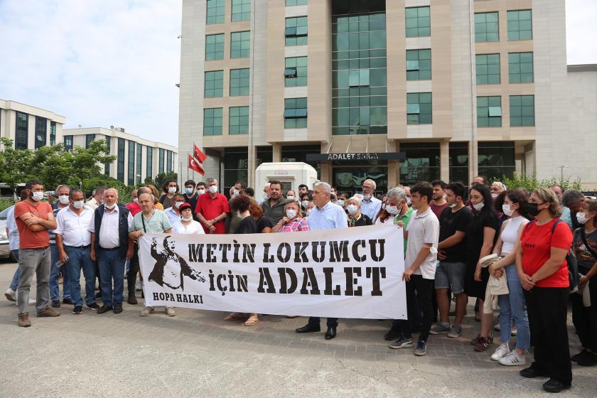 Metin Lokumcu için adalet yazılı pankart