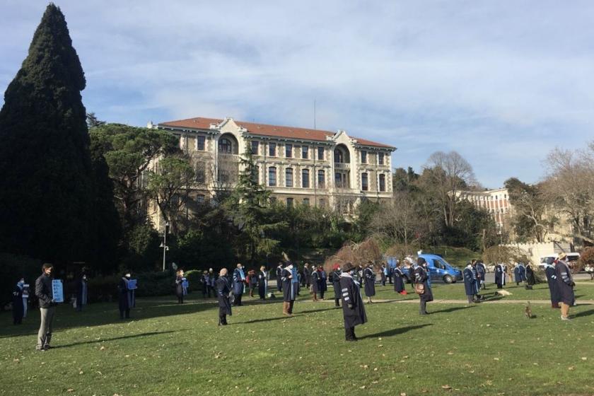 Boğaziçi Üniversitesi akademisyenleri rektörlüğe sırtını çevirdi