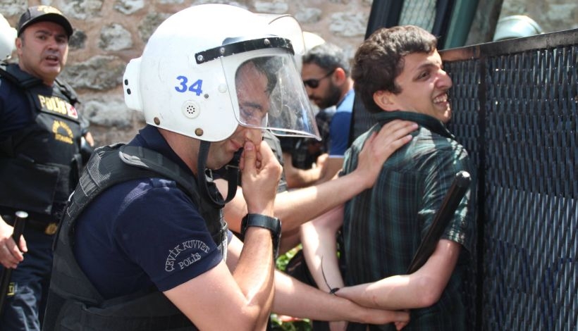 İÜ'de polis saldırısı: 11 öğrenci gözaltında