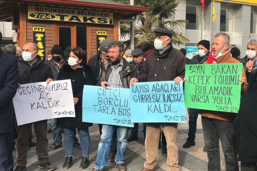 Tüm Köy Sen üyeleri tepkilerini dövizlere taşıdı