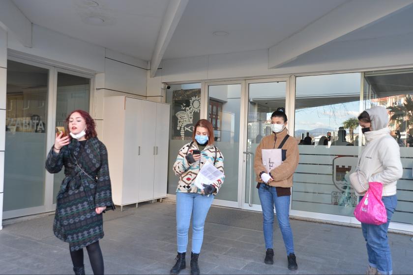 Çanakkale'de öğrencilerden ulaşım zammına tepki