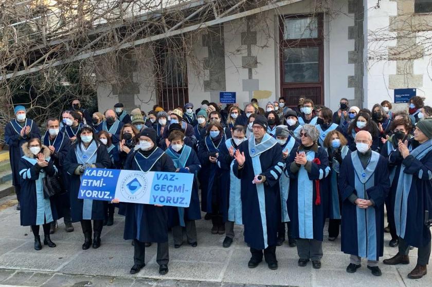 Boğaziçi akademisyenleri, görevden alınan üç dekanın görevlerine iadesini istedi