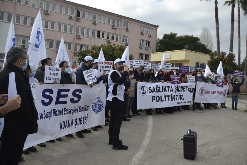 Adana'da açıklama yapan sağlık emekçileri