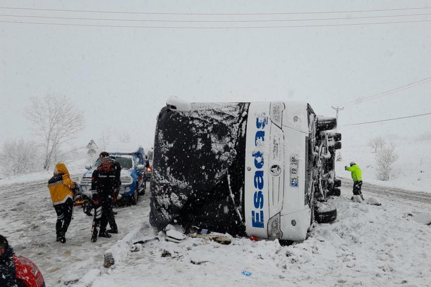 Yan yatan yolcu otobüsü