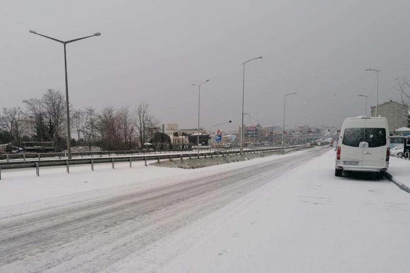 Silivre'de yollar karla kaplı