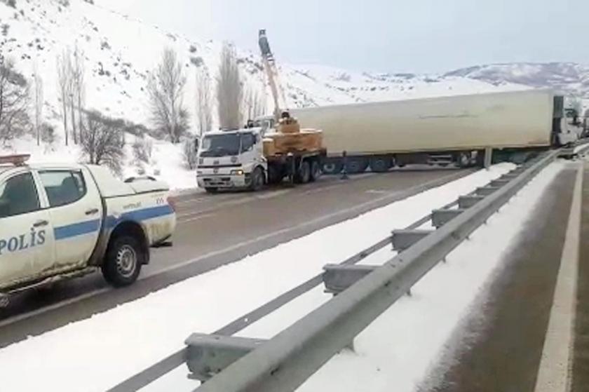 Erzincan Erzurum karayolu trafiğe kapandı