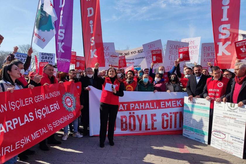 DİSK'ten Kadıköy'de zamlara karşı eylem: Hayat pahalı, emek ucuz, böyle gitmez