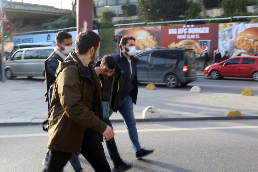 İstanbul'da hasta mahpuslarla ilgili bildiri dağıtırken gözaltına alınanlar