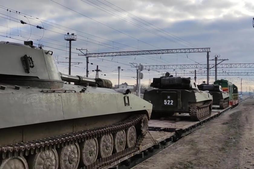 Tatbikattan dönen Rus tankları