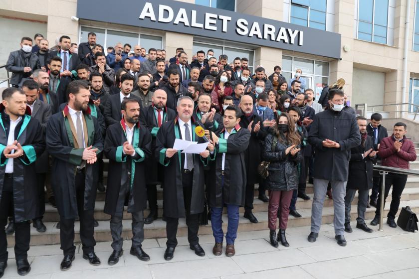 Van’da avukatlara saldırı kınandı