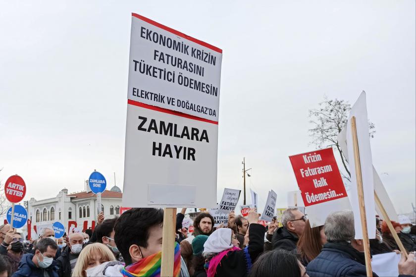 İstanbul'da Zamlar Geri Alınsın Koordinasyonu'nun çağrısıyla yapılan eylemden bir fotoğraf.