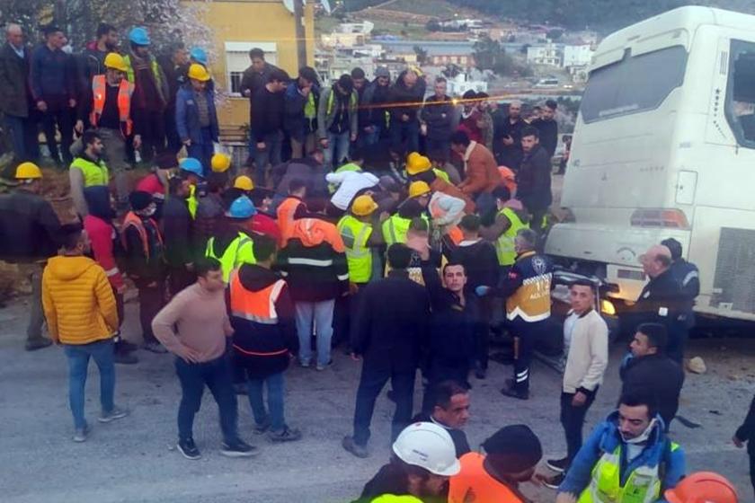 Mersin Akkuyu Nükleer Güç Santrali işçilerini taşıyan servisin kaza yapmasının ardından çekilmiş bir fotoğraf.