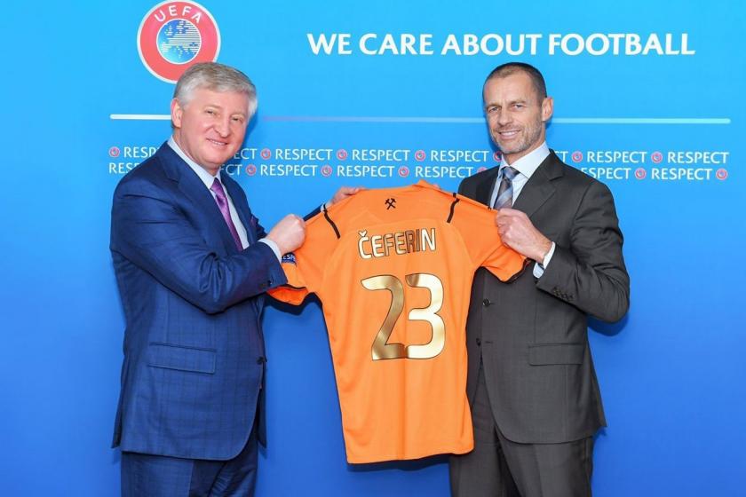 Solda Shakhtar Donetsk’in Sahibi Rinat Akhmetov, sağda UEFA Başkanı Aleksander Ceferin 