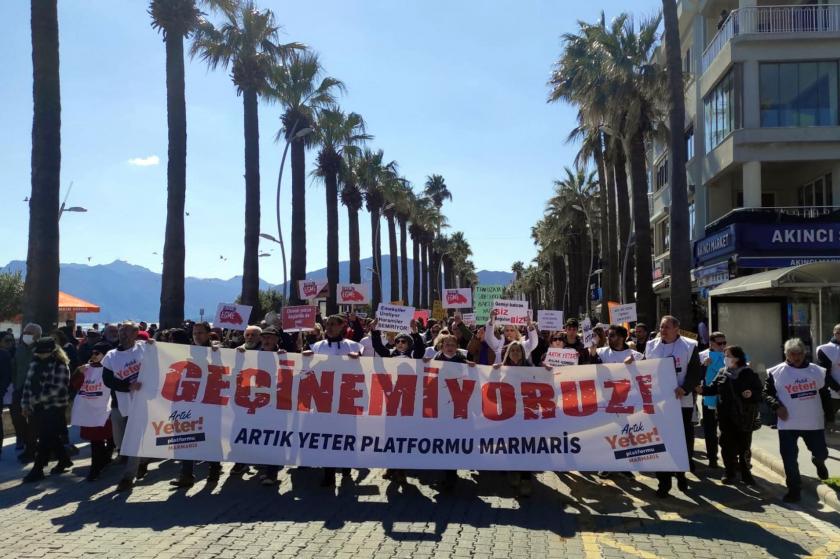 Marmaris Artık Yeter Platformunun düzenlediği protesto eyleminden bir fotoğraf.