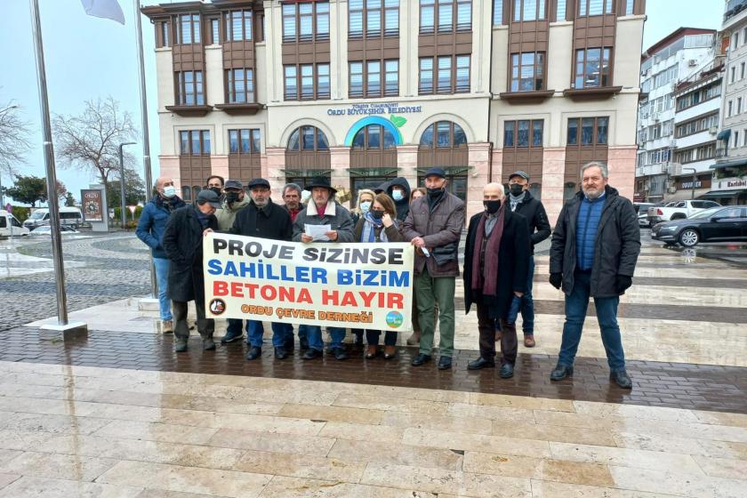 Ordu Çevre Derneğinin belediye önündeki basın açıklaması