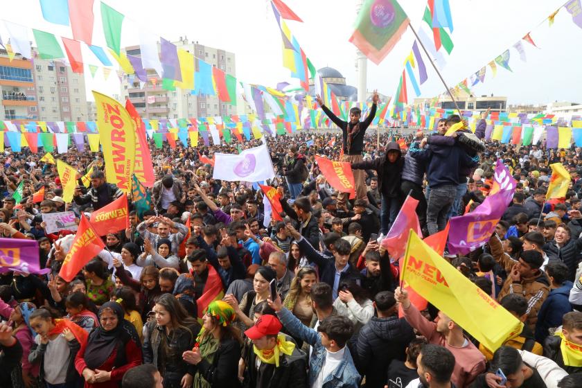 NUsaybin Newroz'unda coşkulu kalabalık