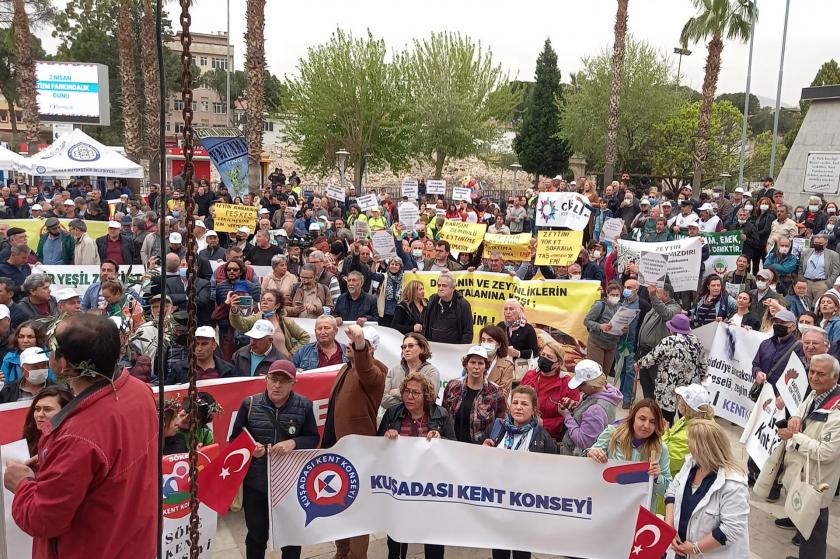 Milas'ta düzenlenen 'Zeytin Hayattır' mitinginden bir fotoğraf.