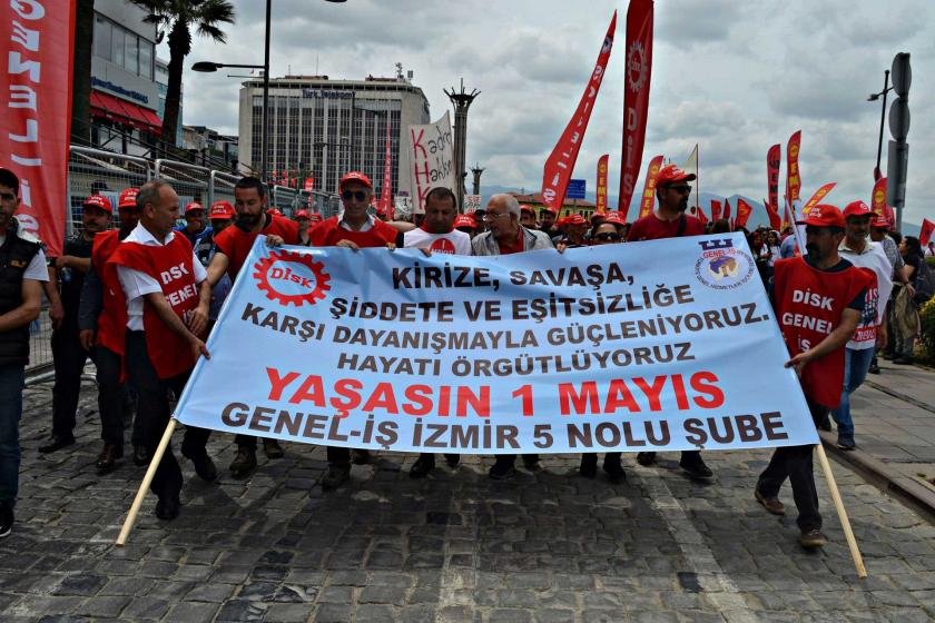 Belediye işçileri 1 Mayıs'ta yürüyüş yapıyor.